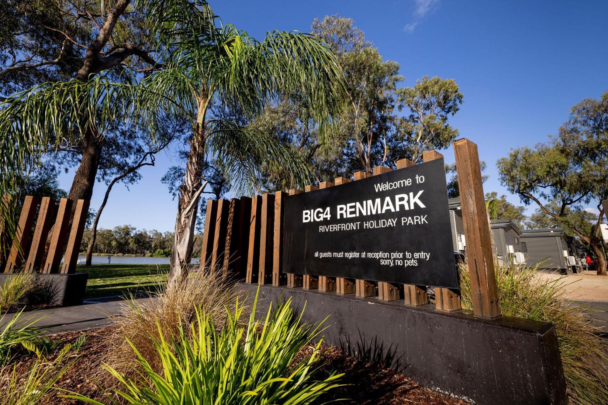 Big4 Renmark Riverfront Holiday Park Екстериор снимка